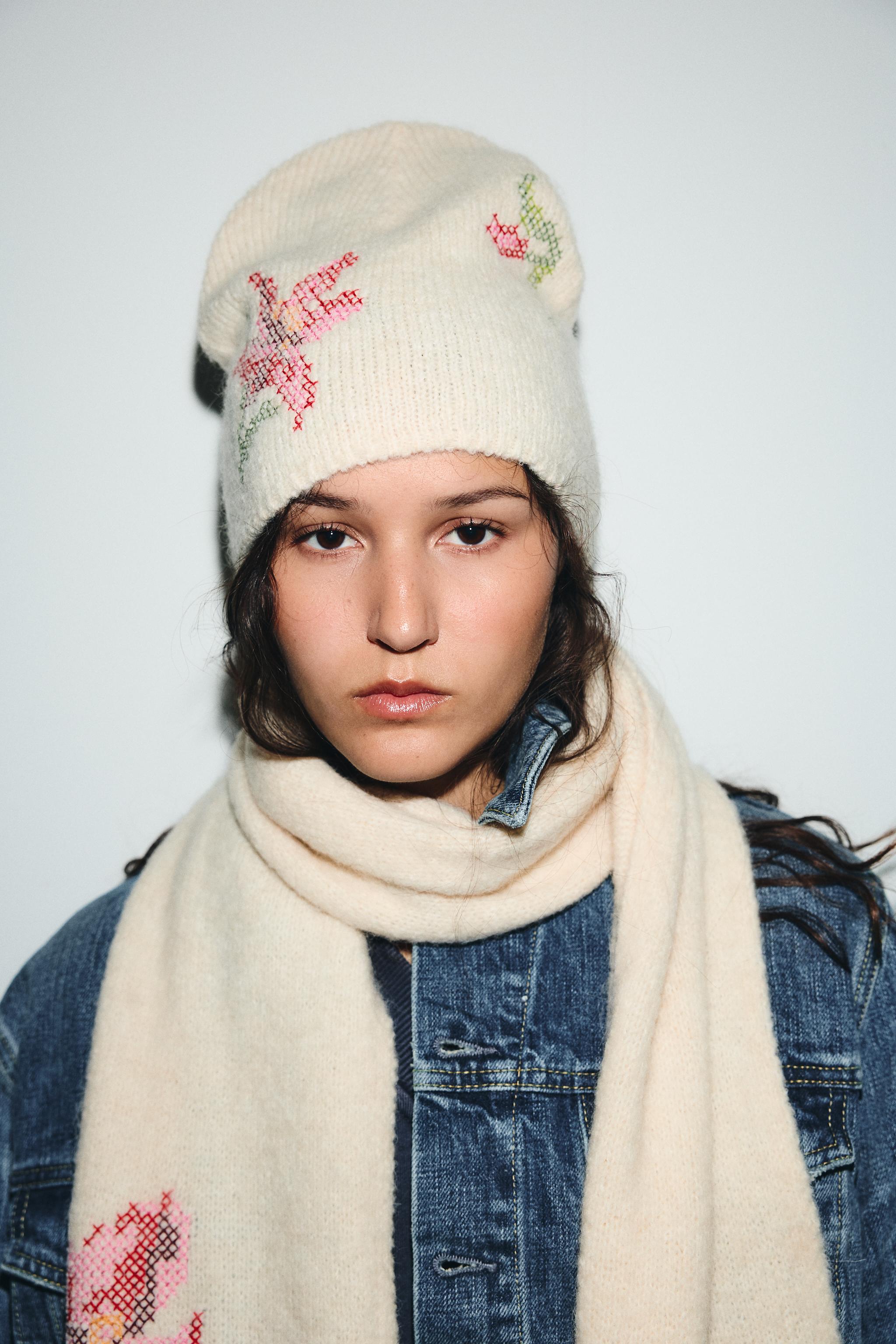 FLORAL EMBROIDERED KNIT BEANIE HAT